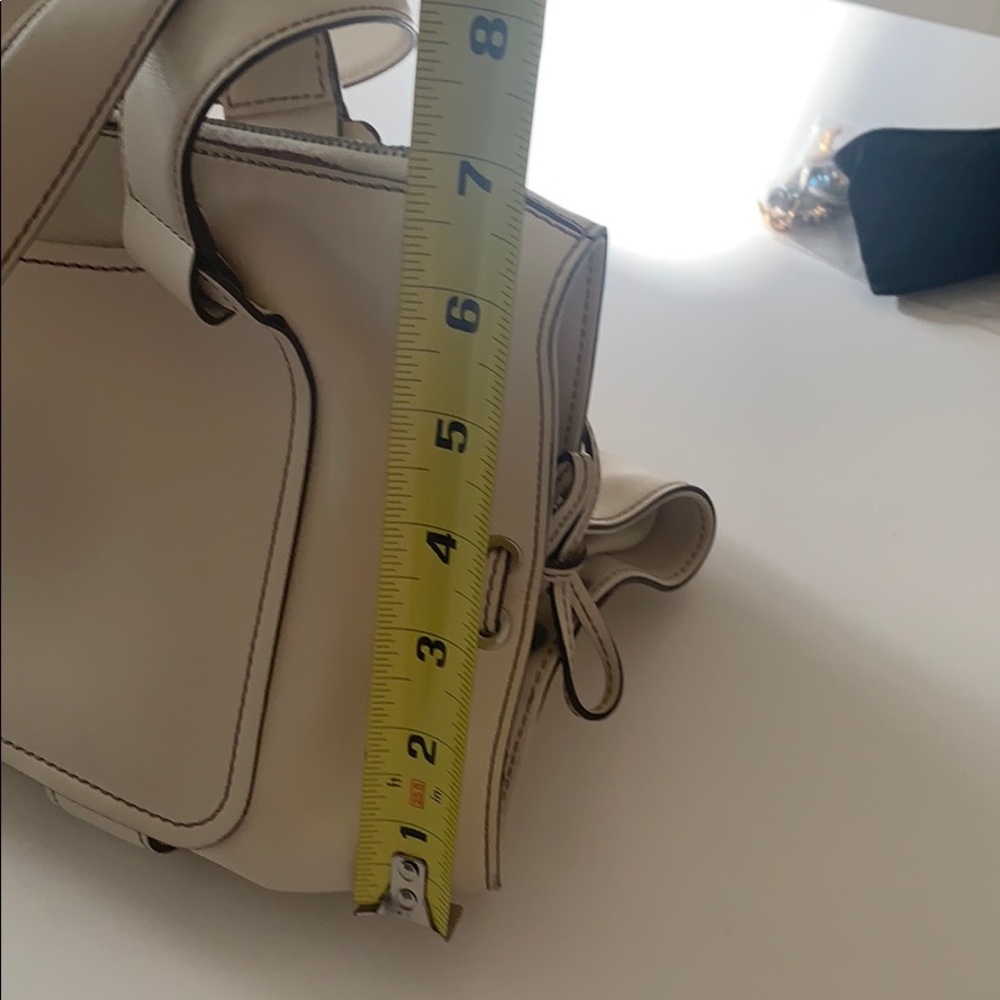 Tod’s Vintage Beige Leather Handbag - Picture 15 of 16
